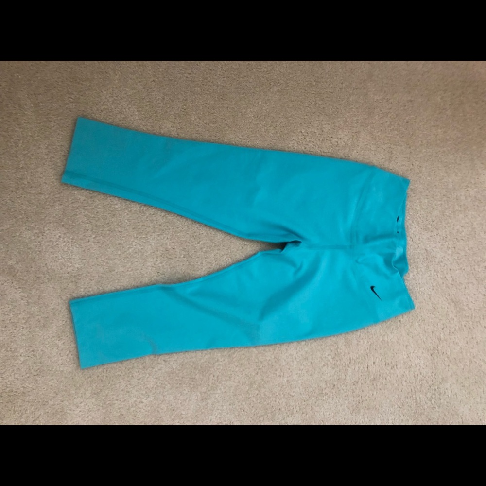 nike cropped leggings